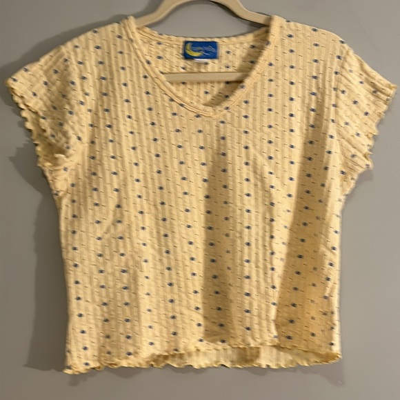 EUC yellow with blue flowers Willow Wear by Willow Creek crop tshirt size large - Picture 1 of 6
